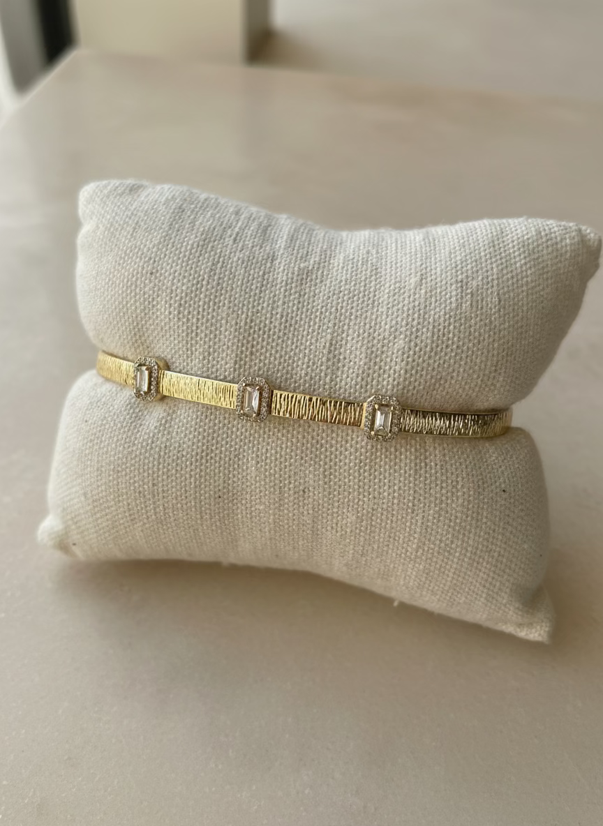 Reina Gold Open Bangle | Glam Everyday Wear